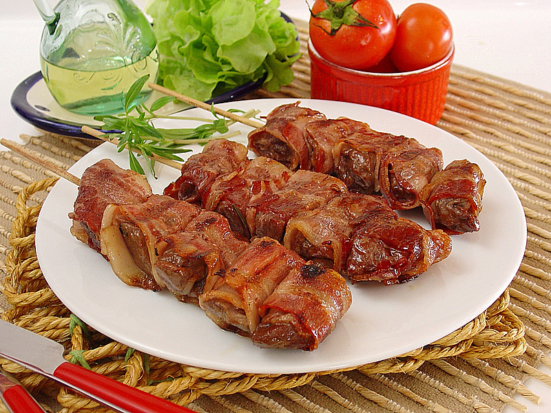 Espeto Bovino Com Bacon Tudo em Carnes 600g