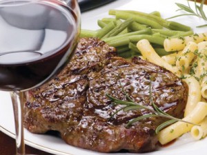 Receita de Bife de contra filé com macarrão penne